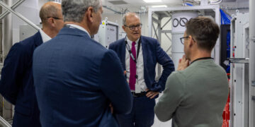Minister for Science, Patrick Vallance, visited Oxford Quantum Circuits. Pic Zoe-Rose Herbert / DSIT.