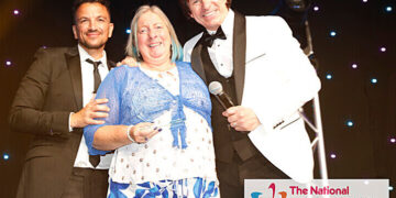 Sarah being presented her award by Peter Andre and host Steve Walls.