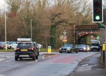 Traffic will continue to flow in both directions on Finchampstead Road as normal.?