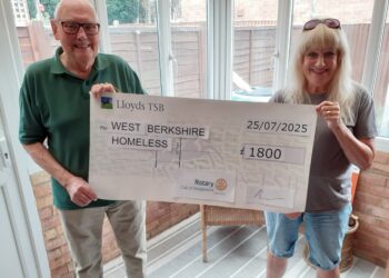 Mal Sandham (Pangbourne Rotary), Sian, Debbie, Sam, Larry Grady(CEO Purley Park Trust) and Tony Eldridge(Dragon Boat Event Organiser)