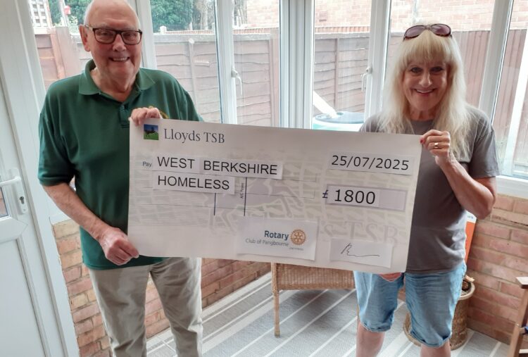 Mal Sandham (Pangbourne Rotary), Sian, Debbie, Sam, Larry Grady(CEO Purley Park Trust) and Tony Eldridge(Dragon Boat Event Organiser)