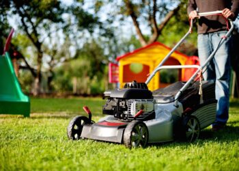 Lawnmowers that need sharpening can be fixed at Lambs Lane Repair Cafe in Spencers Wood, this Sunday. Picture: Andreas160578 via Pixabay