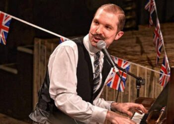 London's New Players' Theatre Company, with Tom carradine on pianoforte, will entertain at Wokingham's Whitty Theatre on Saturday, October 4. Picture: New Players Theatre Company