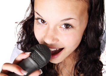 Young singers are invited to audition for this year's Gwyn Arch Young Singers' Competition. Picture: PublicDomainPictures via Pixabay