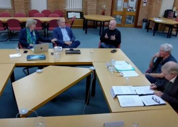 Councillor John Edwards, a member of Reform UK, clashes with Lib Dem councillors Leigh Quigg and Mike Forster at a Sandhurst Town Council policy and strategy meeting. Credit: Sandhurst Town Council / YouTube