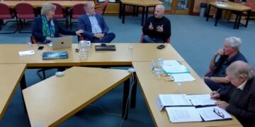 Councillor John Edwards, a member of Reform UK, clashes with Lib Dem councillors Leigh Quigg and Mike Forster at a Sandhurst Town Council policy and strategy meeting. Credit: Sandhurst Town Council / YouTube