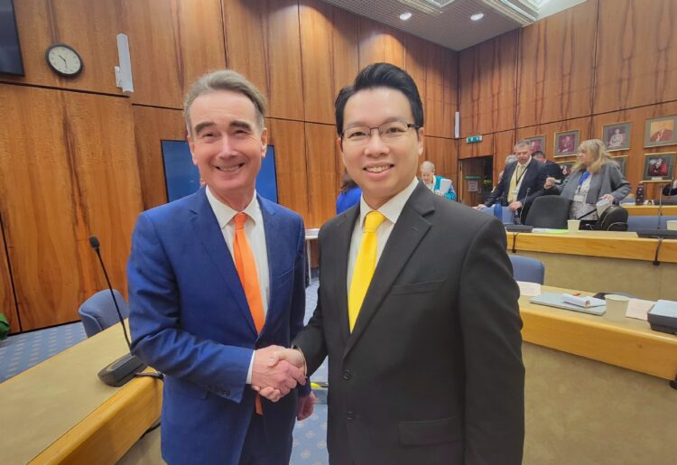 Andy Ng Siu Hong With Stephen Conway Credit Andy Ng Siu Hong