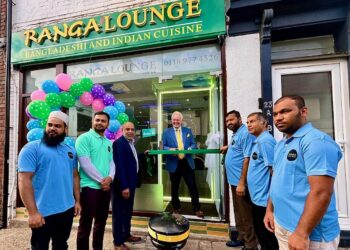 Clive Jnes MP performed the opening of Ranga Lounge.