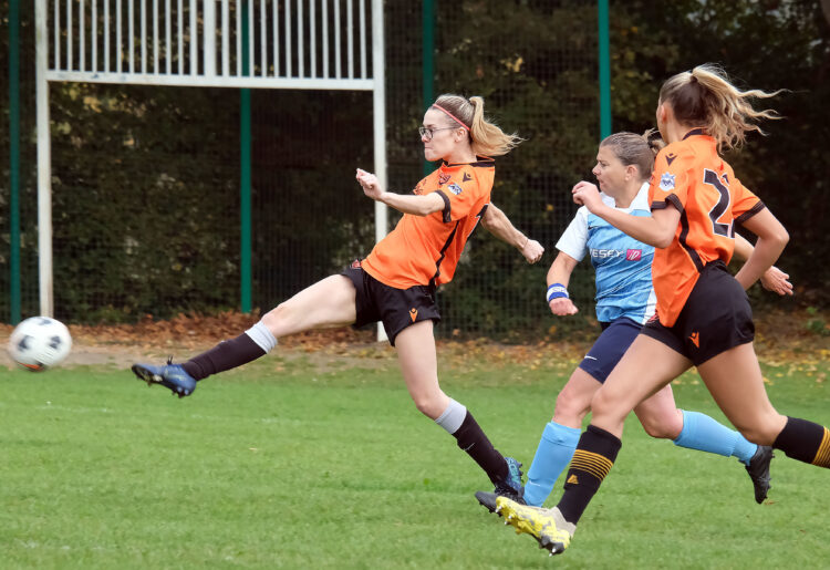 Ella scores her first. Pic: Andrew Batt.