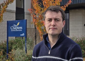 Councillor Andrew Gray (Labour, Abbey) outside The Chapters retirement home in Beke Avenue, Shinfield, that has been vacant for two years. Credit: Phil Creighton