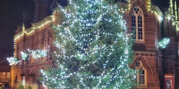 A Wokingham Christmas tree will be decorated with recycled decorations made by the borough's primary school pupils . Pic: Andrew Batt.