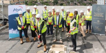The topping out ceremony for the Market Street development of 169 apartments in Bracknell town centre. Credit: Bracknell Forest Cambium Partnership / Vistry Group