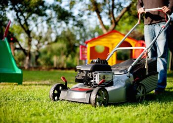 Lawnmowers that need sharpening can be fixed at Lambs Lane Repair Cafe in Spencers Wood, this Sunday. Picture: Andreas160578 via Pixabay