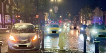 A car has crashed into a bollard on Broad Street, Wokingham. Traffic is currently unable to turn into Rectory Road when coming from Broad Street