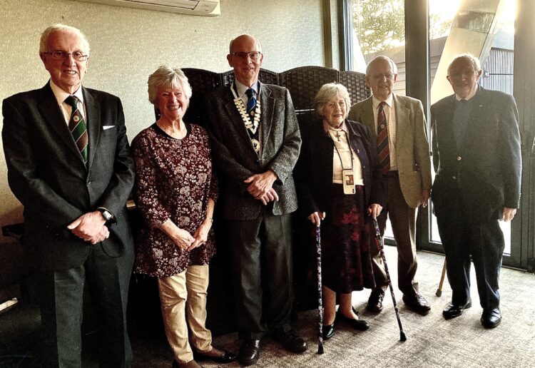 Wokingham Probus question master Geoff (left) with quiz winners Val Briault, John Briault (Club Chair), Nina Preston, David Hunter and Fred Preston. Picture: Wokingham Probus