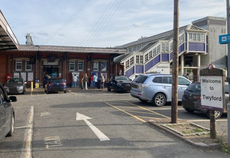 A petition calling for additional parking at Twyford station has received nearly 2,000 signatures. Credit David Sleight, Wokingham Conservatives/Change.org,