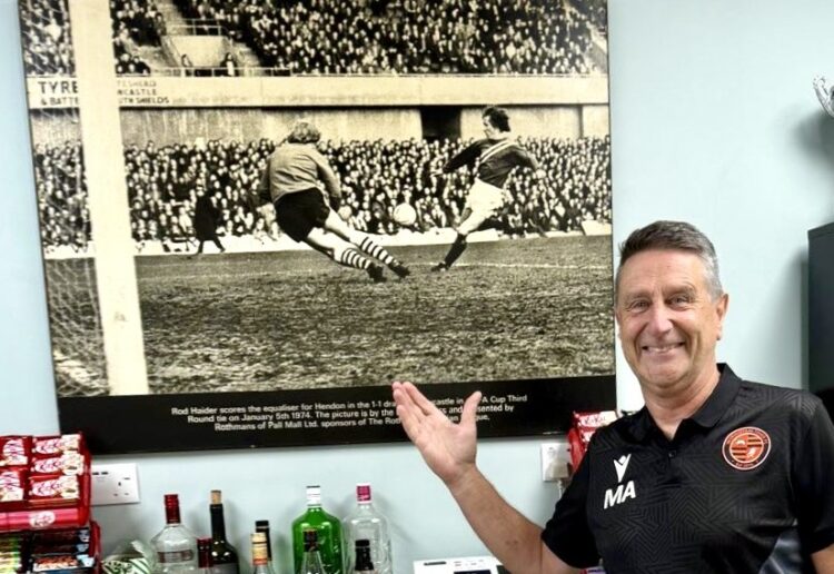 Mark Ashwell with the photo of Ron Haider.