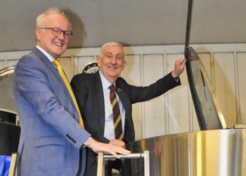Speaker Sir Lindsay Hoyle MP visits Elusive Brewery in Hogwood Lane industrial estate, Finchampstead