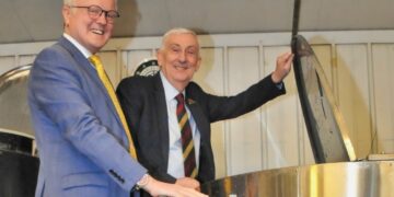 Speaker Sir Lindsay Hoyle MP visits Elusive Brewery in Hogwood Lane industrial estate, Finchampstead