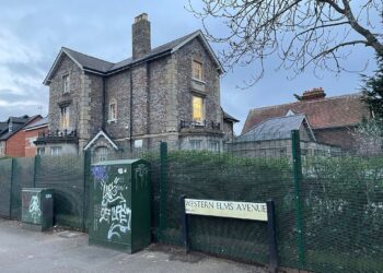 Western Elms Surgery off Oxford Road in Reading now has fences to deter trespassers. Credit: James Aldridge, Local Democracy Reporting Service
