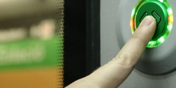 RNID wants to hear from people with hearing loss about their experiences using public transport. Picture: Anna Ventura via Pixabay