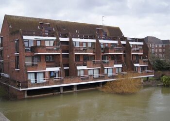 Riverside apartments in Caversham Picture: Wikimedia Commons