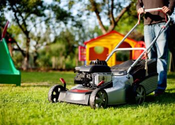 Lawnmowers that need sharpening can be fixed at Lambs Lane Repair Cafe in Spencers Wood, this Sunday. Picture: Andreas160578 via Pixabay