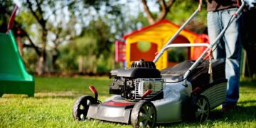 Lawnmowers that need sharpening can be fixed at Lambs Lane Repair Cafe in Spencers Wood, this Sunday. Picture: Andreas160578 via Pixabay