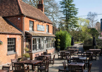 Ye Olde Leathern Bottel pub on Barkham Road.