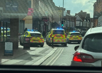 Thames Valley Police is continuing to deal with an incident taking place in central Wokingham which is causing major disruption today (Tuesday, April 21.)