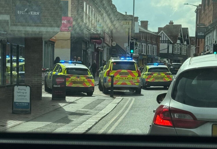 Thames Valley Police is continuing to deal with an incident taking place in central Wokingham which is causing major disruption today (Tuesday, April 21.)