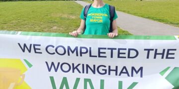 \wokingham Walk 2026. Puic by David Dunham. Town mayor Lou Timlin.