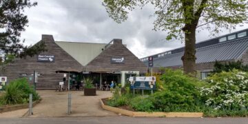The Oakwood Centre in Headley Road, Woodley. Credit: James Aldridge, Local Democracy Reporting Service.
