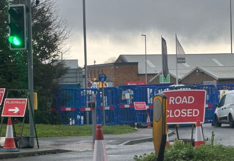The road closure in Bennet Road at its junction with the A33 Basingstoke Road in Reading. Credit: James Aldridge, Local Democracy Reporting Service