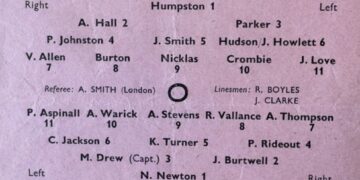 the August 1954 Metropolitan League match between Headington United Reserves and Wokingham Town.