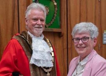 The new mayor and his deputy.