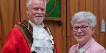 The new mayor and his deputy.