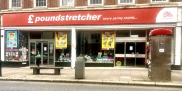 Poundsteetcher in Peach Street on Tuesday afternoon. Pic: ASndrew Batt.