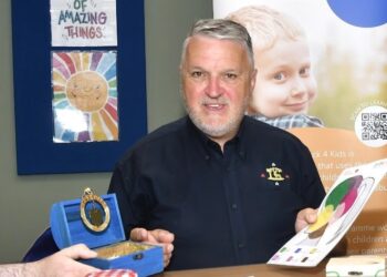 Peter Hopkins from Berkshire Freemasons being shown some of the work and therapeutic aids used in sessions by Martin, a BB4K Support Worker. Picture BF