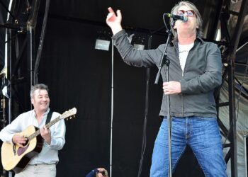 Pic: Eddie Lundon and Gary Daly of China Crisis in 2014.  Andrew Hurley / Wikimedia Commons.