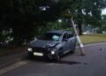 A photo of a Hyundai SUV apparently involved in a crash with a lamppost at Shepherds Hill in Woodley. Credit :Peter Wheat