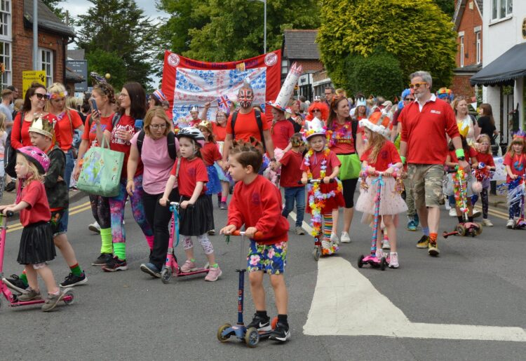 Crowthorne Carnival

The Procession.