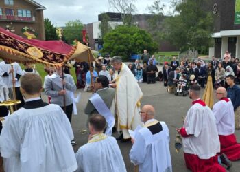 The Corpus Christi procession stops at the University of Reading Whiteknights campus for a bible reading. Credit: Our Lady of Peace Earley