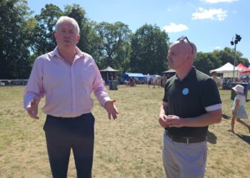 Col James Sunderland and Cllr John Edwards at the Crowthorne Carnival debating defence spending