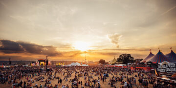 A view of crowds at Reading Festival 2022. Credit: James Bridle