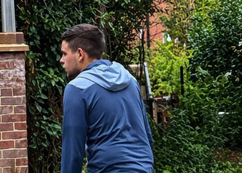 Thames Valley Police said the victim had advertised the electric pedal bike for sale and agreed to let a prospective buyer try it.