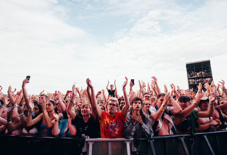 The Bastille crowd at Reading Festival 2022. Credit: Sarah Louise Bennett