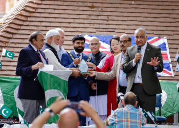 Mian Saleem Senior (right), councillor Amjad Tarar, the deputy Mayor of Reading, Matt Rodda the Labour MP for Reading Central, Yuan Yang, the Labour MP for Earley and Woodley, Dr Ejaz Elahi and others at Pakistan Independence Day celebrations in Reading. Credit: Reading Pakistani Community Centre