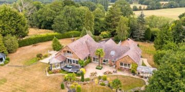 in Finchampstead is a property that treats its outdoor space not just as a garden, but as an immersive, secluded sanctuary.
